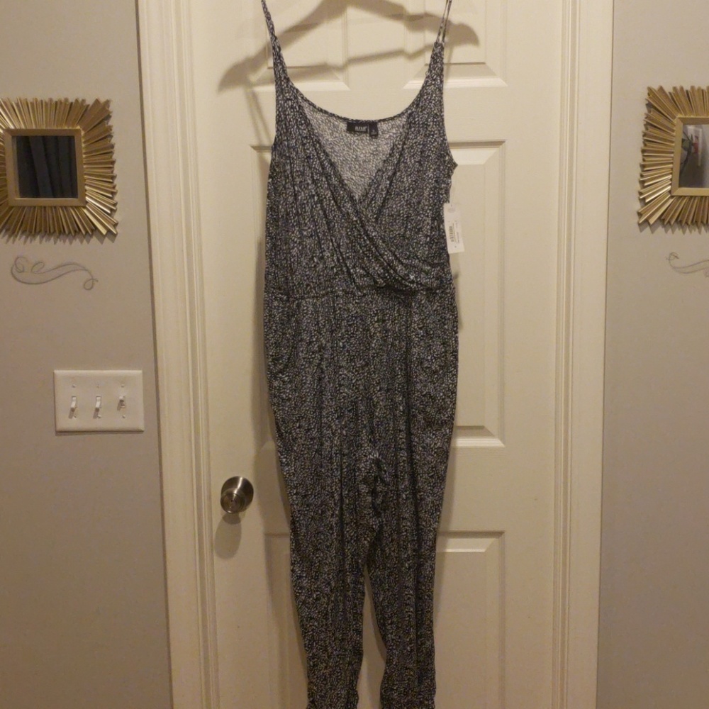 NWT Black and White Spaghetti Strap Jumper